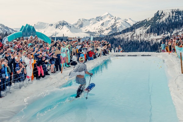 Party und Abfeiern beim Water Slide Contest