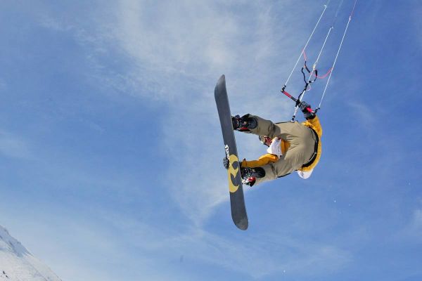 Snowkiten mit dem Snowboard - Trendsport in Obertauern